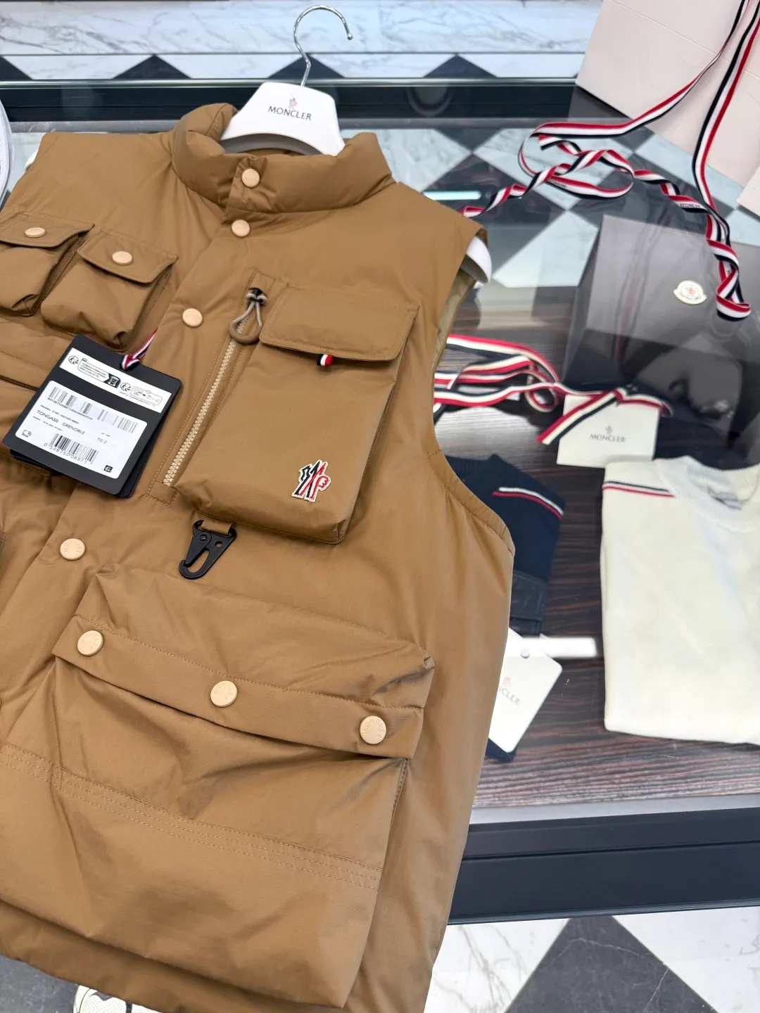 Moncler Grenoble Tongass Premium Series . . .